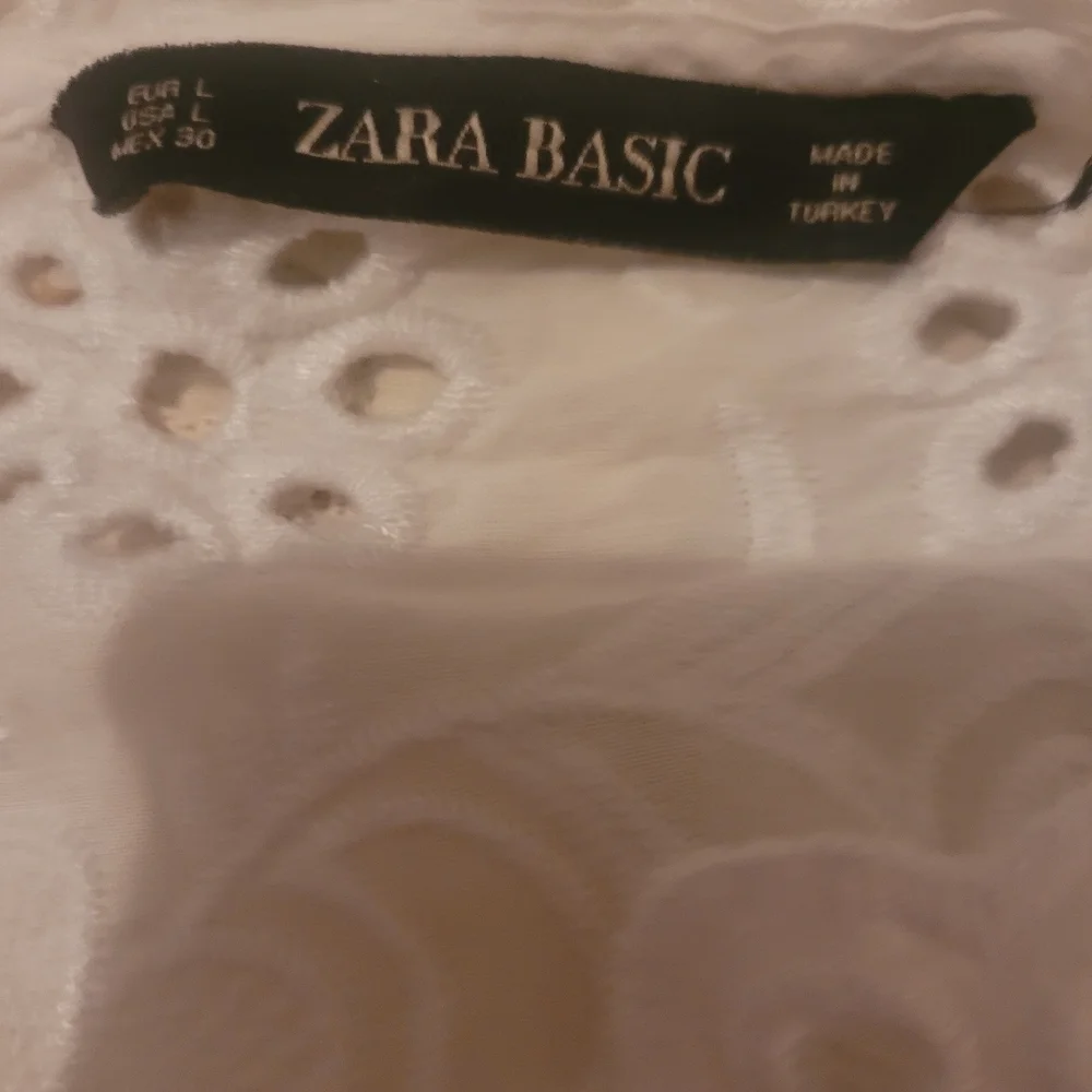 Zara Basic Elegant White Embroidered  Ruffle Detail Top Size L - Picture 7 of 7